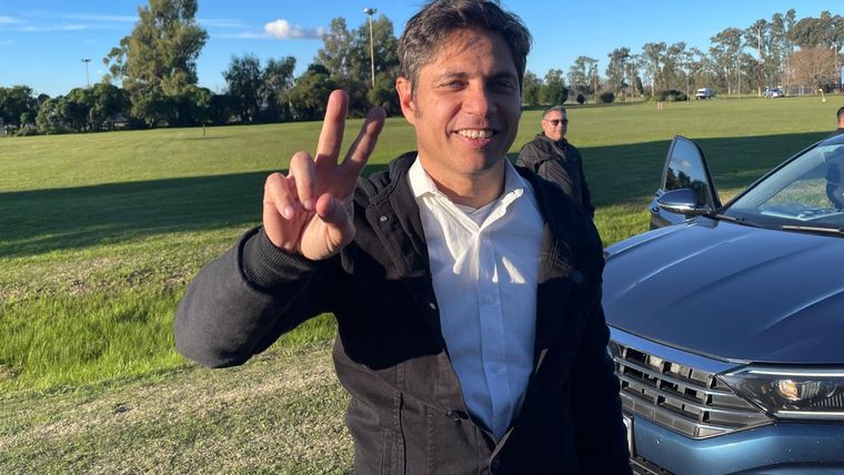 Kicillof dijo que no habrá nadie en condiciones de vetar una candidatura, pero puso exigencias que se suponen inalcanzables para el hijo de los dos presidentes. Kicillof dijo que no habrá nadie en condiciones de vetar una candidatura, pero puso exigencias que se suponen inalcanzables para el hijo de los dos presidentes.