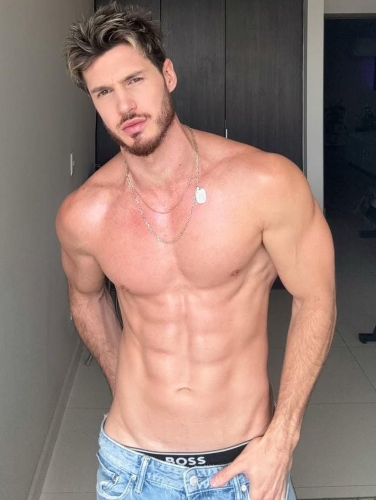 El cantante intentó resistirse al asalto y fue baleado por los criminales. El cantante intentó resistirse al asalto y fue baleado por los criminales.