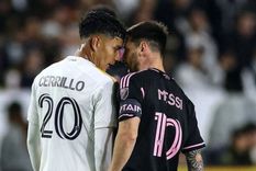 Messi y Cerrillo cara a cara durante el partido disputado en California Foto: @SomosAnalistas_