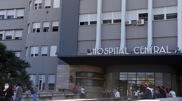 La mujer fue asistida en el Hospital Central. Foto: ALF PONCE MERCADO / MDZ