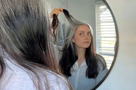 Las canas tienen sus causas y no hace falta llegar a la vejez .