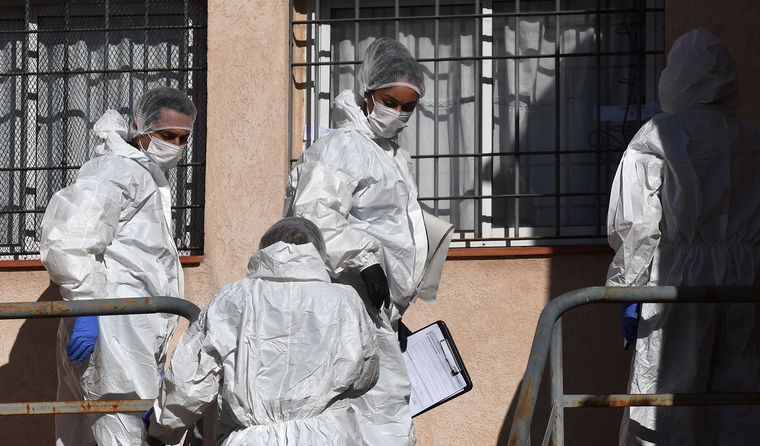Los trabajos de la Policía Científica en la escena. Los trabajos de la Policía Científica en la escena.