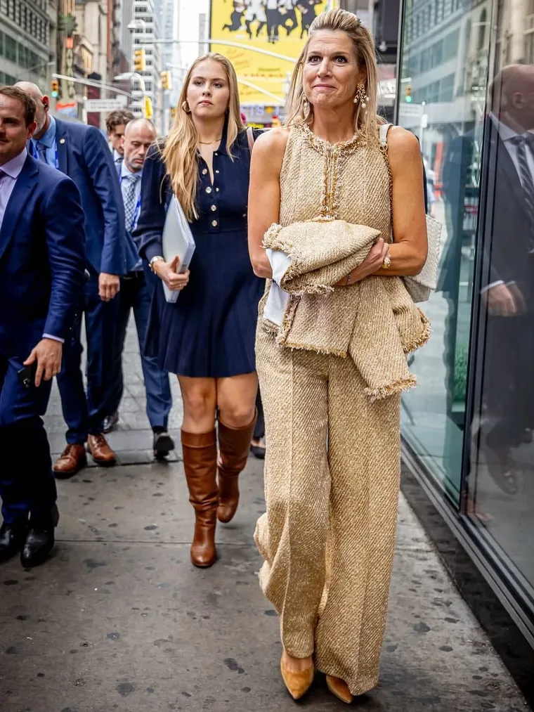 El vestido pertenecía a Ariane y las botas ya las habían usado Máxima y Alexia. El vestido pertenecía a Ariane y las botas ya las habían usado Máxima y Alexia.