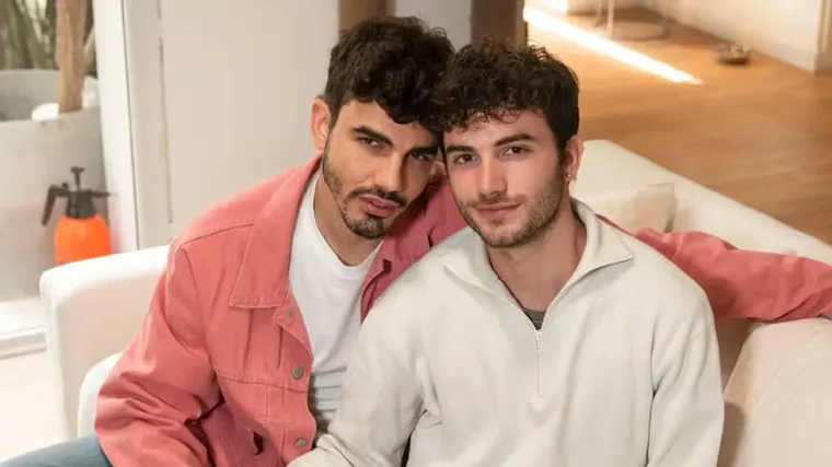 El conductor de canal América le pidió disculpas a Santiago Talledo tras hacerle una broma de mal gusto respecto a su expareja, Toni Gelabert. El conductor de canal América le pidió disculpas a Santiago Talledo tras hacerle una broma de mal gusto respecto a su expareja, Toni Gelabert.