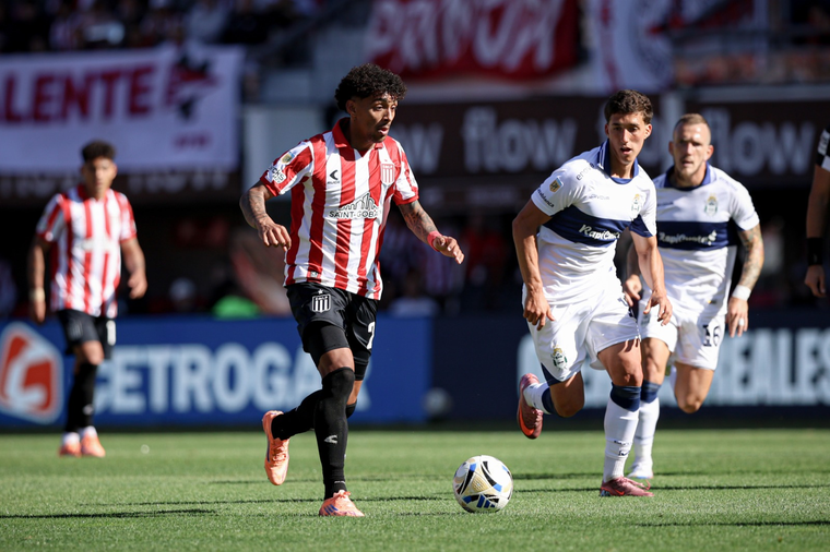 Estudiantes dominó de principio a fin el clásico platense. Foto: @EDLP Estudiantes dominó de principio a fin el clásico platense. Foto: @EDLP