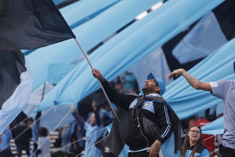 Los hinchas de Belgrano le pusieron todo el color celeste a la tarde en el Kempes. Los hinchas de Belgrano le pusieron todo el color celeste a la tarde en el Kempes. 