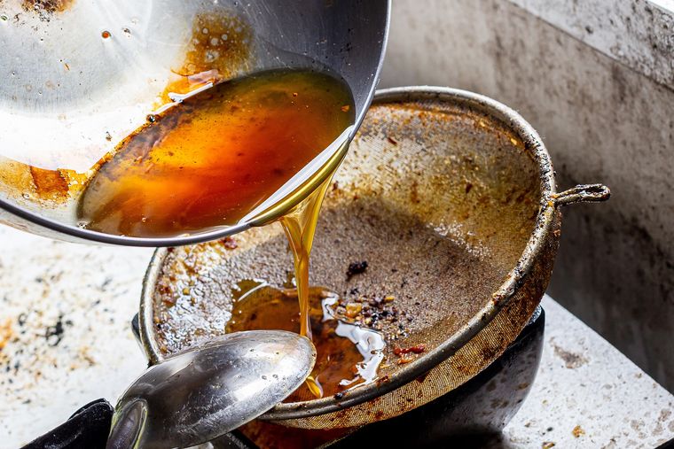 El reciclaje del aceite de cocina tiene múltiples beneficios.