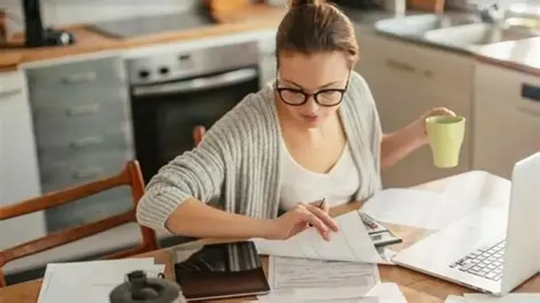 Durante décadas, el liderazgo se construyó sobre la lógica del control visible. Durante décadas, el liderazgo se construyó sobre la lógica del control visible.