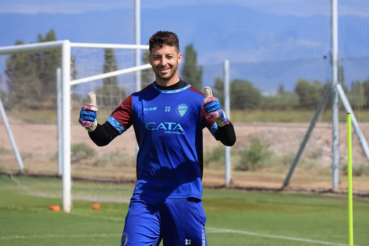 Roberto Ramírez, crece desde el arco.&nbsp;