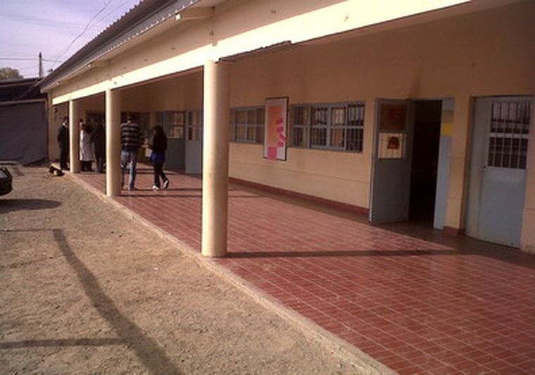 Así lucía esta mediodía la galería de la Escuela Juan Cruz Varela. Foto: Gentileza