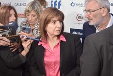 el uso de pistolas taser genero una pelea entre el larretismo y patricia bullrich