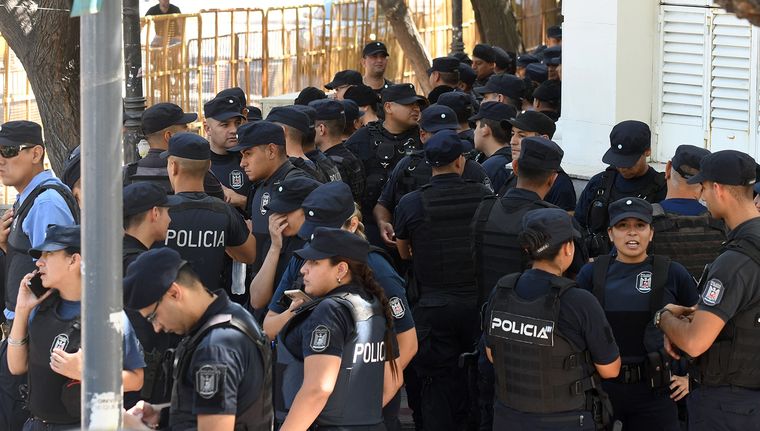 Policías y penitenciarios de Mendoza recibieron un aumento por decreto Foto: ALF PONCE MERCADO / MDZ