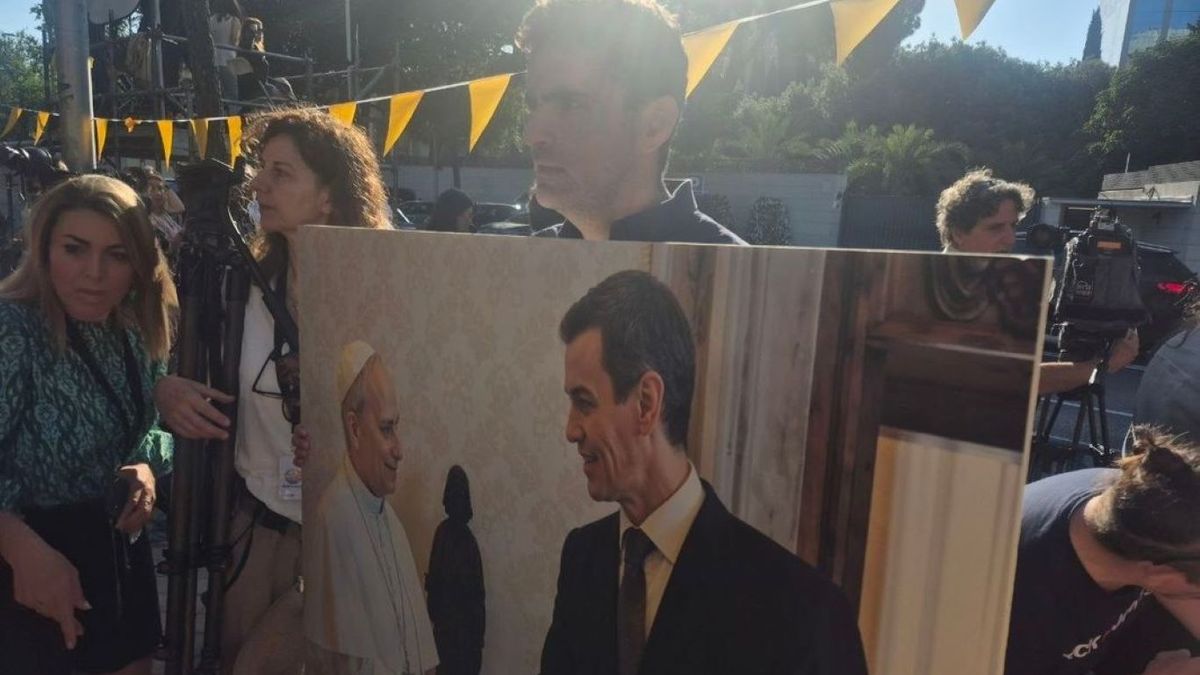 El papa León XIV recibe reclamo y presión de vícti