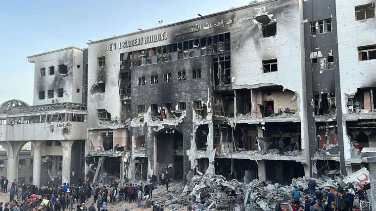 El hospital Al-Shifa, en Gaza, fue bombardeado el año pasado.
