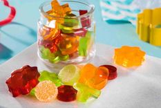 Cómo preparar gomitas de jengibre para aliviar dolores de garganta