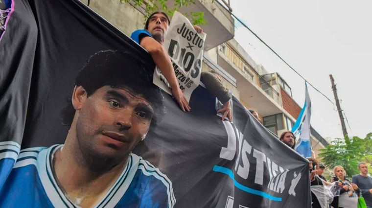 El Tribunal Oral en lo Criminal (TOC) N°3 de San Isidro realizará la tercera audiencia del juicio por la muerte de Diego. Foto: NA