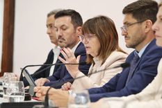 Luis Petri, ministro de Defensa, Patricia Bullrich, ministra de Seguridad, y Maximiliano Pullaro, gobernador de Santa Fe, durante la conferencia de prensa Foto: Presidencia