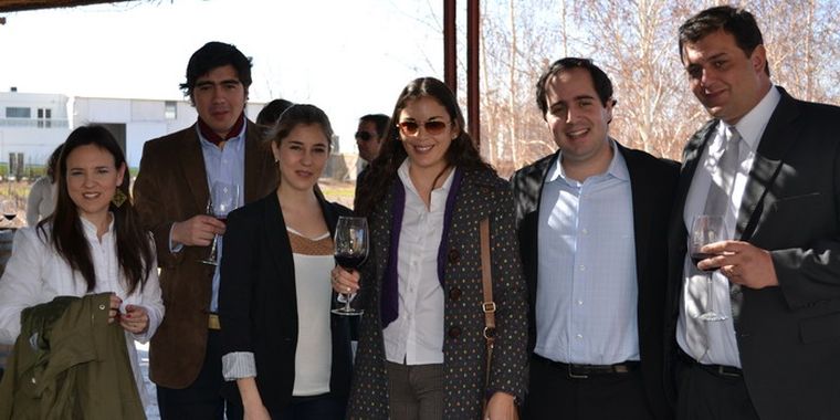 Ana Barbeito, Matías Gómez Saa, Ornella Paniccia,  Eugenia Rodríguez, Gastón Lamamy y Diego Viñolo brindaron entre amigos. Foto: Gentileza