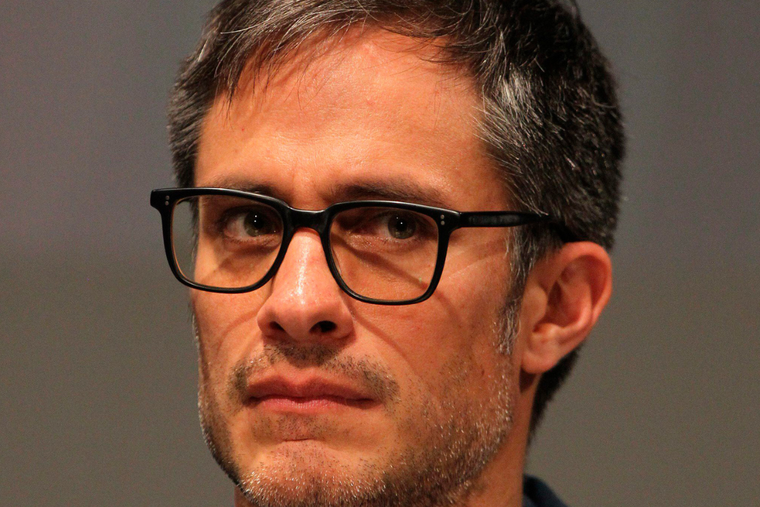 EL ACTOR NO DA EL BRAZO A TORCER. PRESENTÓ UN AMPARÓ Y QUIERE MÁS DINERO DE LA FAMOSA MARCA DE WHISKY.