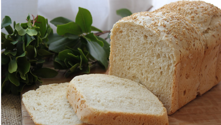 Receta de pan sin TACC con costra crocante y miga tierna.