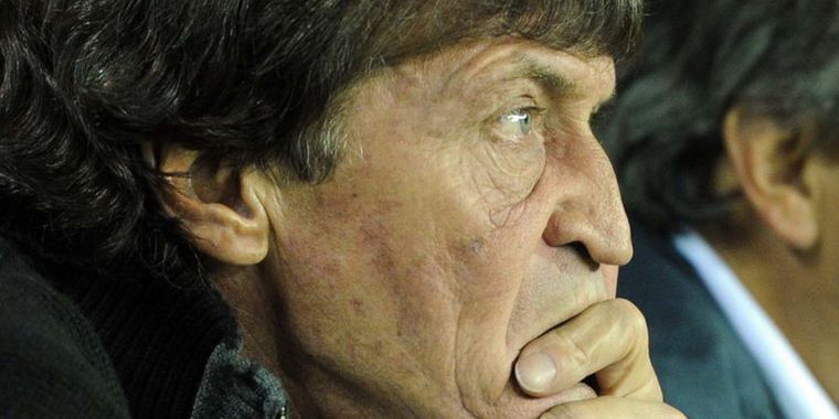 Julio César Falcioni, pensativo. Foto: Télam