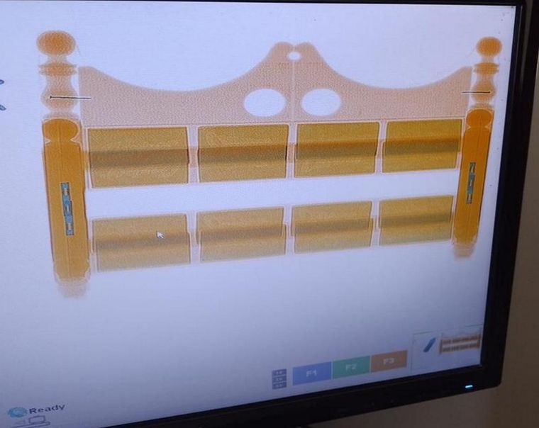 La Aduana en Jujuy halló un millonario cargamento en nueve encomiendas de mesas de luz y camas que ingresaron al país desde Bolivia. Foto: Aduana Argentina