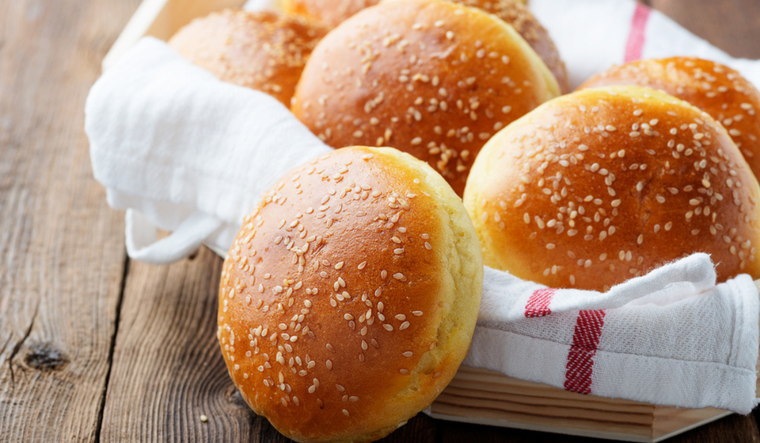 Pan de hamburguesa casero para hamburguesas perfectas en casa Foto: Shutterstock