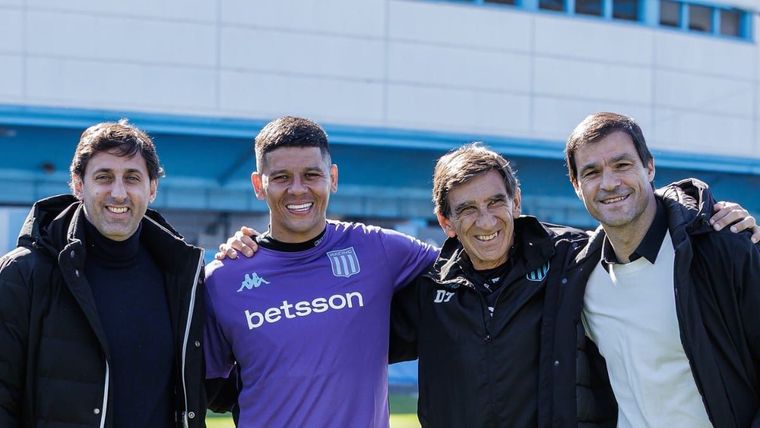 La dirigencia de Racing inscribió tarde a Marcos Rojo y el defensor no está habilitado para jugar el torneo Clausura.