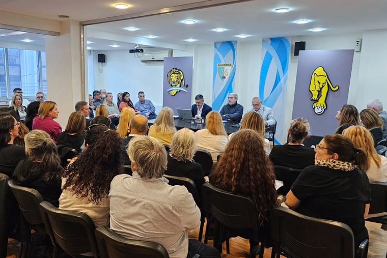 Anibal Fernández será el presidente de la Confederación Argentina de Hockey sobre Césped y Pista hasta el 2029. Foto: CAH