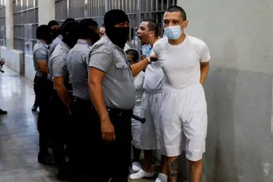 MDZol | De los 261 venezolanos deportados hasta el 8 de abril al Cecot, la prisión de máxima seguridad en El Salvador, 137 fueron expulsados en virtud de la Ley de Enemigos Extranjeros Foto: BBC
