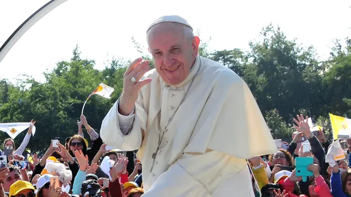 La muestra fotográfica sobre el Papa Francisco llega a la UCA y Luján en homenaje al primer año de su muerte