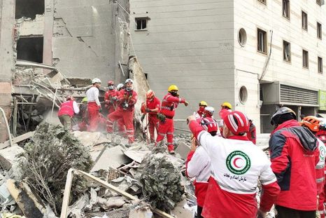 Israel inició una nueva oleada de ataques en las ciudades iraníes de Teherán, Shiraz y Tabriz. Israel inició una nueva oleada de ataques en las ciudades iraníes de Teherán, Shiraz y Tabriz.