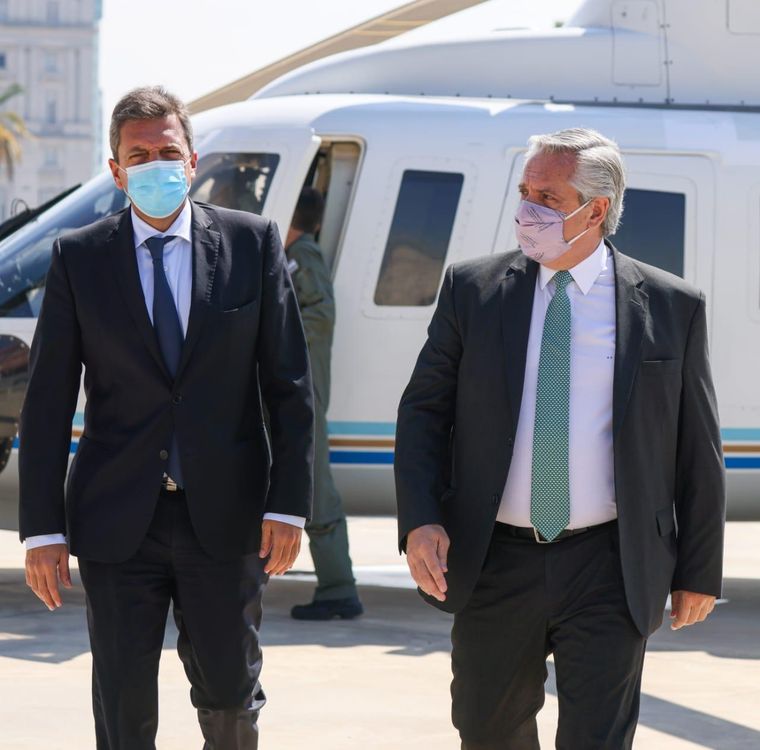 Alberto Fernández junto a Sergio Massa.