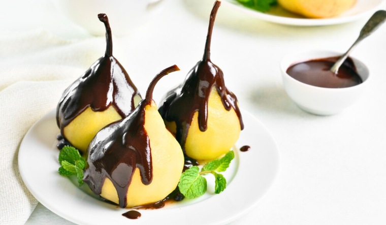 Peras con chocolate negro: un bocado de lujo en tu cocina Foto: Shutterstock