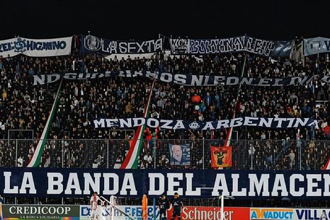 folclore total: memes, cargadas y la banda del almacen tras los dichos de daniel vila folclore total: memes, cargadas y la banda del almacen tras los dichos de daniel vila