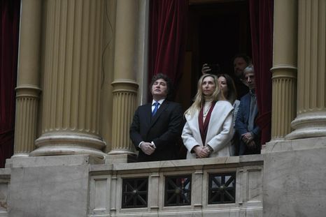 javier milei defendio a manuel adorni y apunto contra la prensa: corruptos son ustedes javier milei defendio a manuel adorni y apunto contra la prensa: corruptos son ustedes