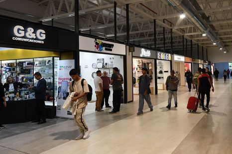 Los pasajes desde Mendoza muestran grandes diferencias entre viajar en micro o avión, según el destino elegido y la fecha del viaje. Los pasajes desde Mendoza muestran grandes diferencias entre viajar en micro o avión, según el destino elegido y la fecha del viaje.