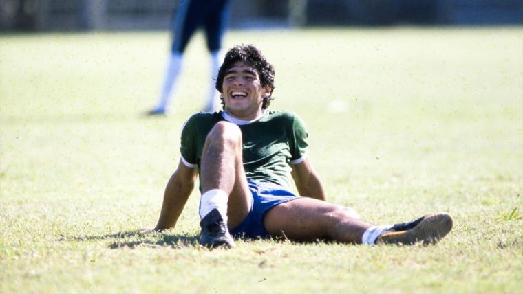 Una joven asegura que Maradona apareció en su casa en forma de mancha de humedad
