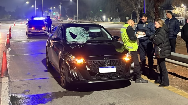 La víctima fue atropellada tras intentar cruzar el Acceso Norte corriendo.