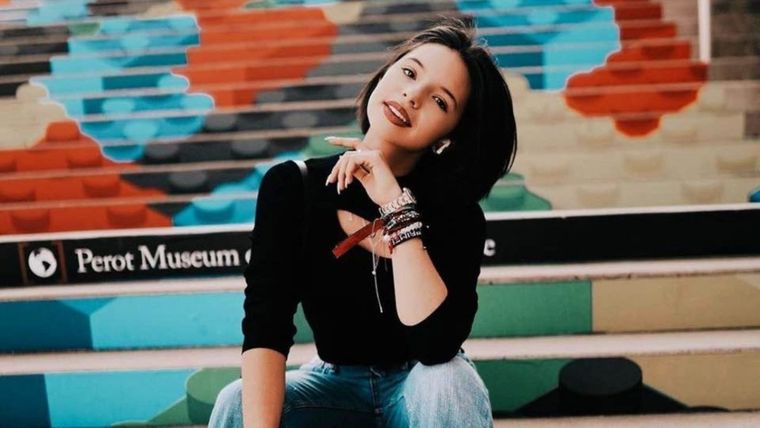 Ángela aguiar deslumbra, aún enfundada en jeans.