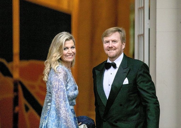 Máxima y Guillermo muestran a dónde se sientan.