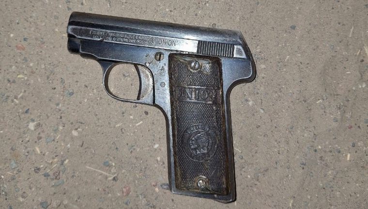 La pistola 6.35 incautada. Foto: Gentileza.