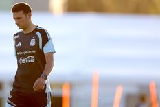 Lionel Scaloni volverá a verse con José Molina, excompañero suyo en el Deportivo La Coruña y actual técnico del conjunto centroamericano.