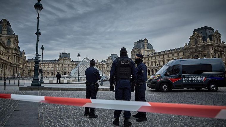 El Louvre es el museo más visitado del mundo y cerró producto del robo de forma temporal. El Louvre es el museo más visitado del mundo y cerró producto del robo de forma temporal.