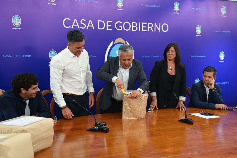 En la foto aparecen Natalio Mema, Marcos Calvente, Alfredo Cornejo, Marité Baduí y Andrés Lombardi. En la foto aparecen Natalio Mema, Marcos Calvente, Alfredo Cornejo, Marité Baduí y Andrés Lombardi.