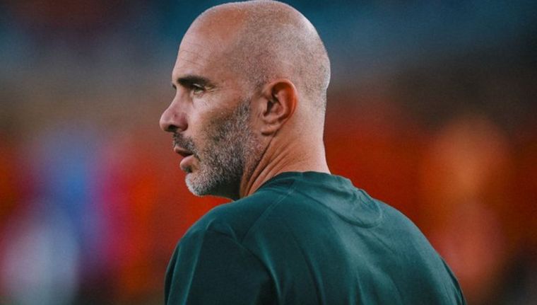 El DT italiano del Chelsea hablaba del desgaste de su plantel y no esperaba la respuesta que le dio un cronista sudamericano en plena conferencia de prensa.