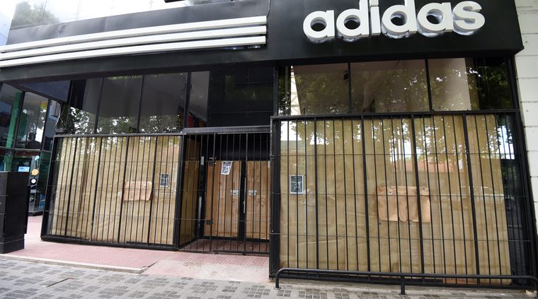 Esta semana cerro el local de Adidas en Arístides Villanueva. Foto: ALF PONCE MERCADO / MDZ