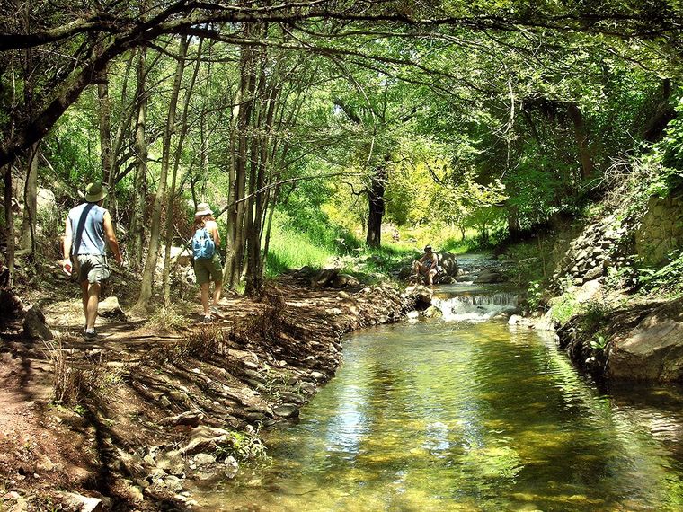 El sendero hacia Pozo Verde es una verdadera aventura en la naturaleza.