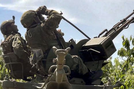 Las tropas de Ucrania siguen enfrentando a sus enemigas de Rusia. Foto: Efe