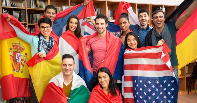 Estudiantes de todo el mundo. Estudiantes de todo el mundo.